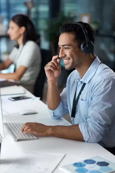 IT support professional representing Elevate Technology’s managed IT services and cybersecurity support for Katy, TX businesses.
